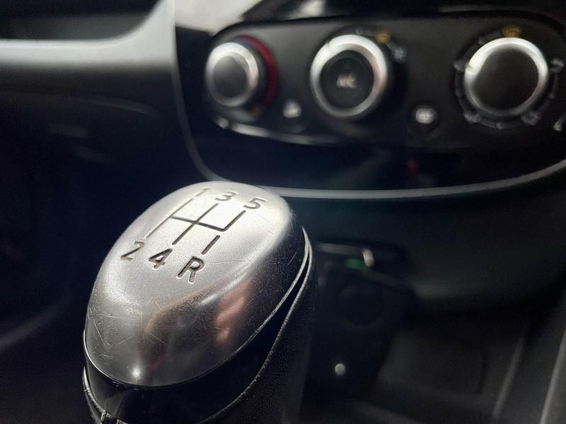 Used Renault Clio IV Dynamique 90 HP (66 kW) 2017 Red Hatchback