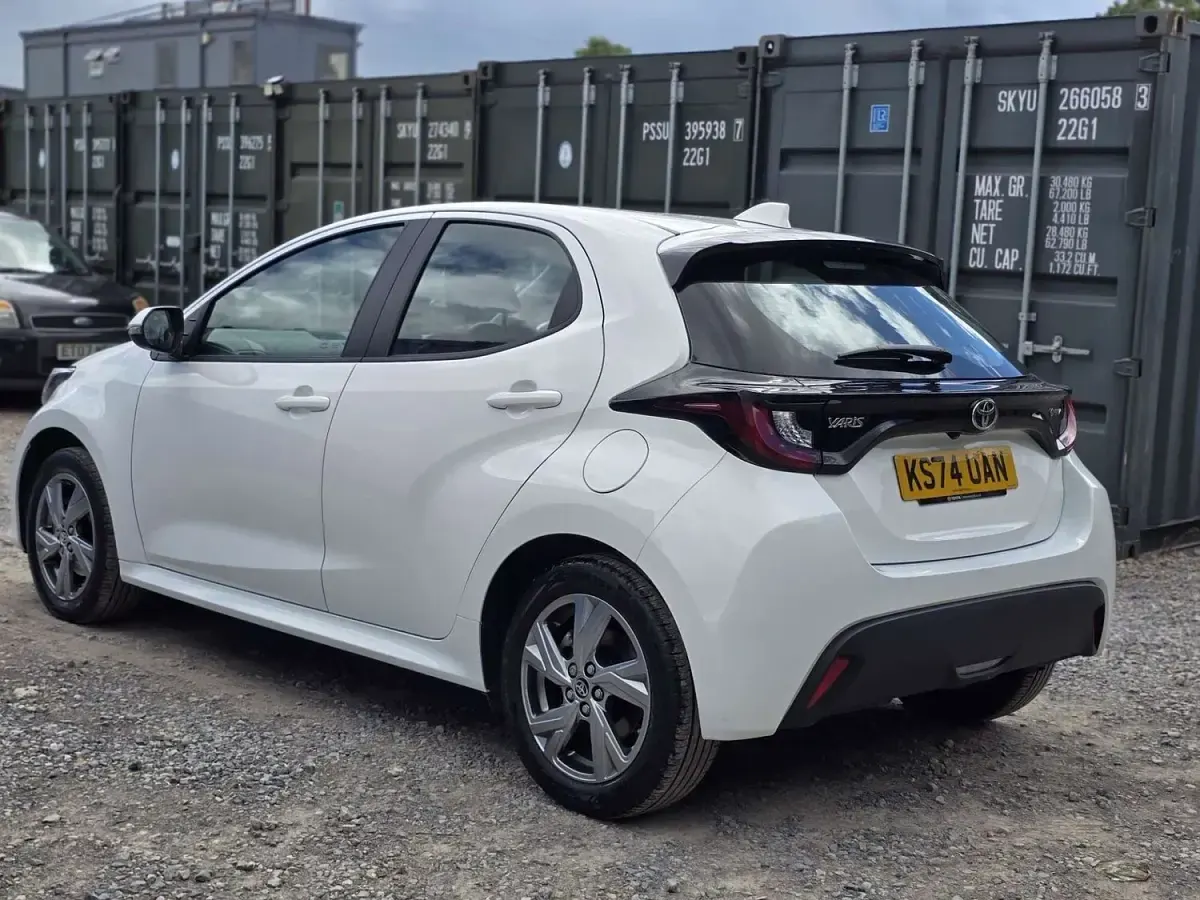 Used Toyota Yaris 116 HP (85 kW) 2024 White Hatchback