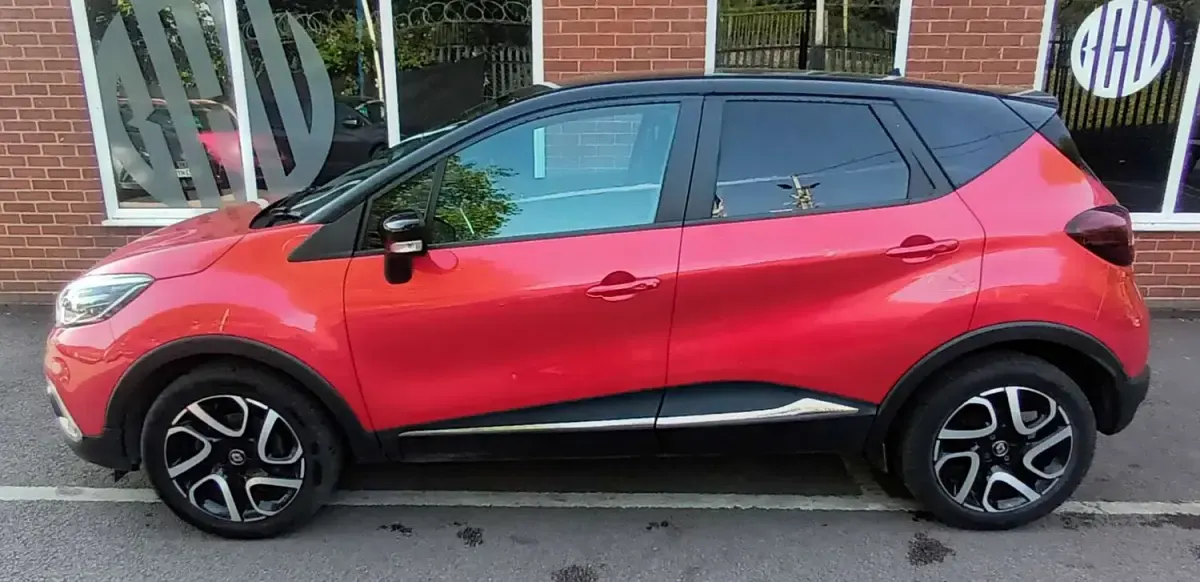 Used Renault Captur Iconic 2020 Red and black SUV