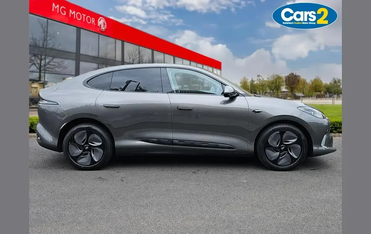 New MG IM6 300 kW (408 HP) 2026 Silver SUV