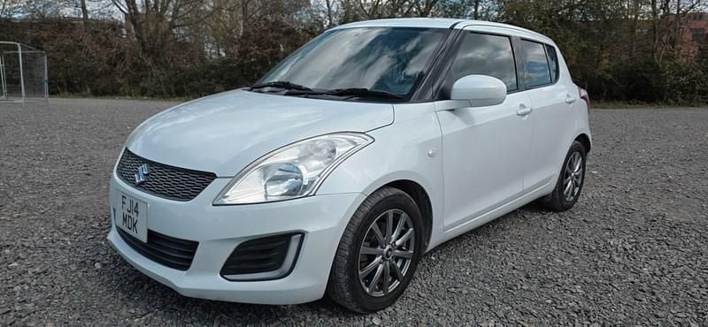 Begagnad Suzuki Swift 94 HK (69 kW) 2015 Silver Halvkombi