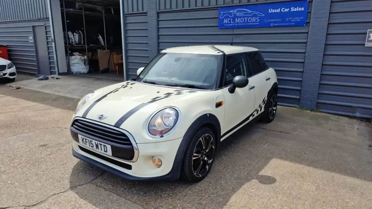 Begagnad Mini Cooper Hatch 2015 Vit Halvkombi
