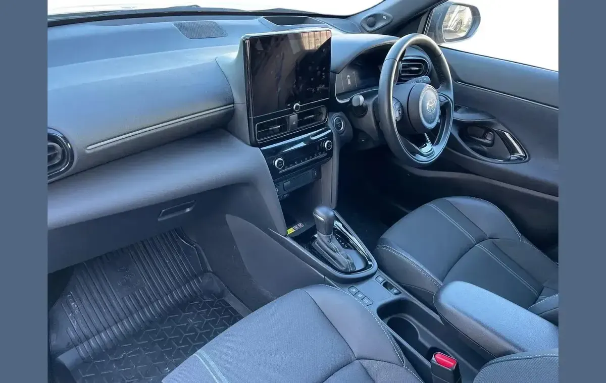 Used Toyota Yaris Cross Edition 128 HP (94 kW) 2024 Silver SUV