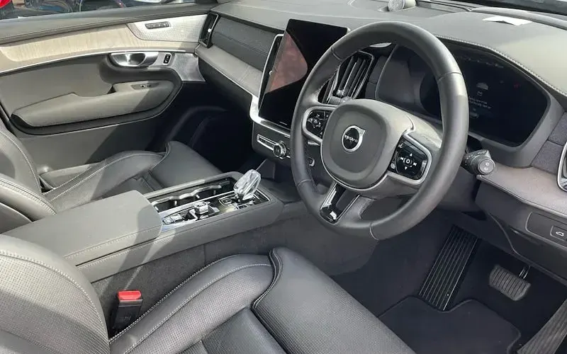Used Volvo XC90 Ultra 250 HP (183 kW) 2025 Silver SUV