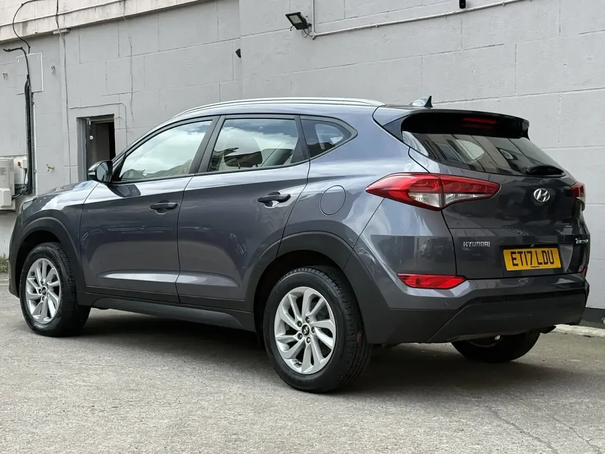 Used Hyundai Tucson SE 132 HP (97 kW) 2017 Grey SUV