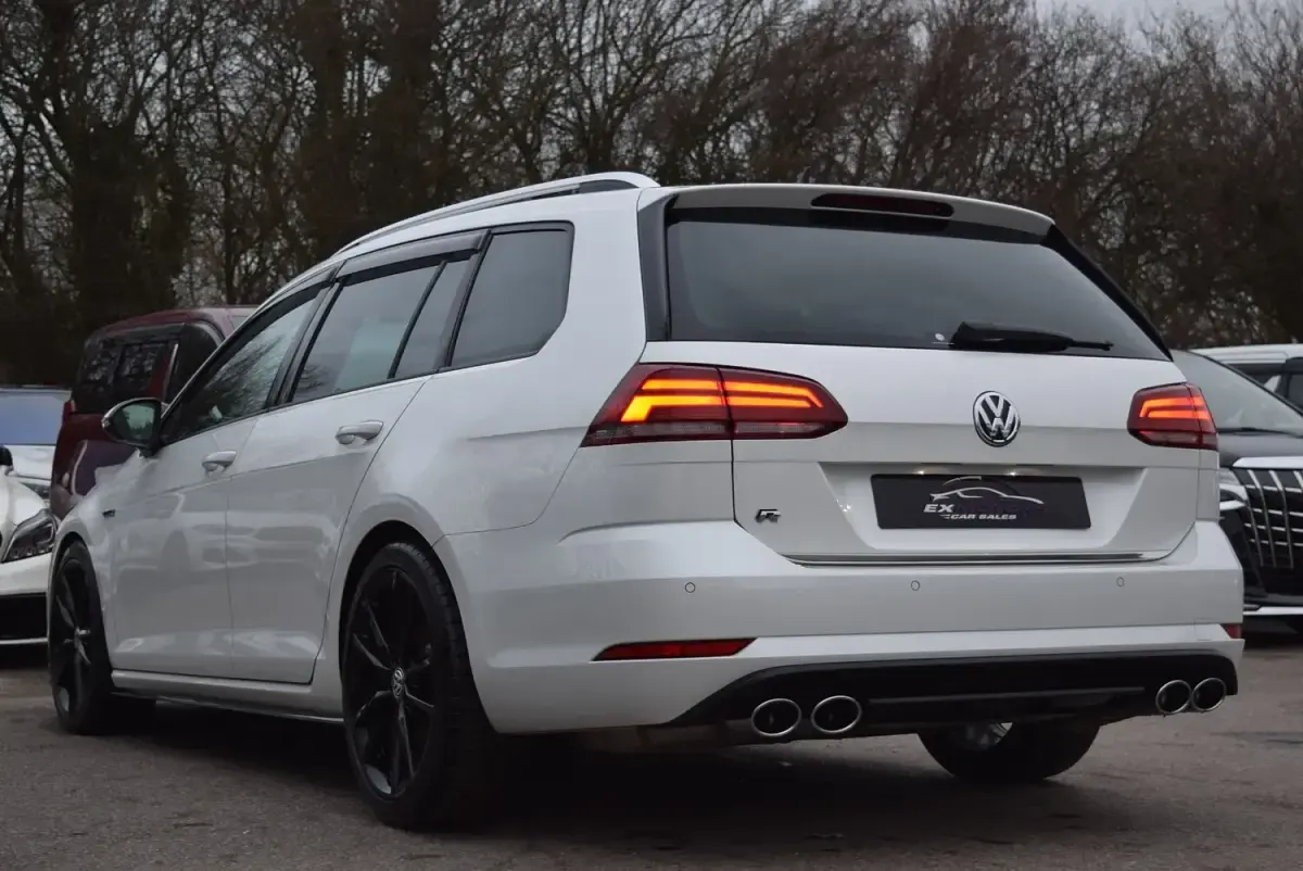 Used VW Golf VII 2018 Pearl white Estate