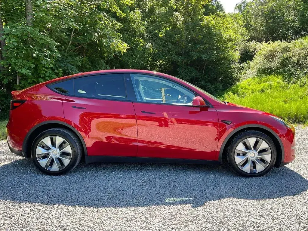 Used Tesla Model Y Long Range AWD 378 kW (514 HP) 2022 Red SUV