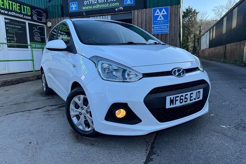 Used Hyundai i10 SE 87 HP (63 kW) 2015 White Hatchback