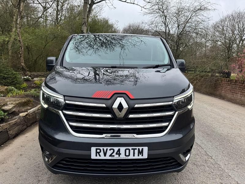 Begagnad Renault Trafic 150 HK (110 kW) 2024 Grå