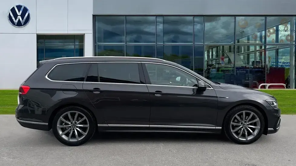 Used VW Passat R-line 150 HP (110 kW) 2022 Grey Estate