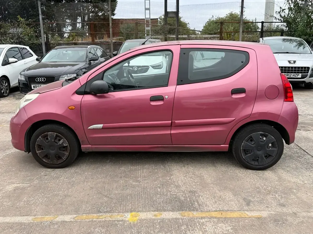 Used Suzuki Alto 68 HP (50 kW) 2011 Pink Hatchback