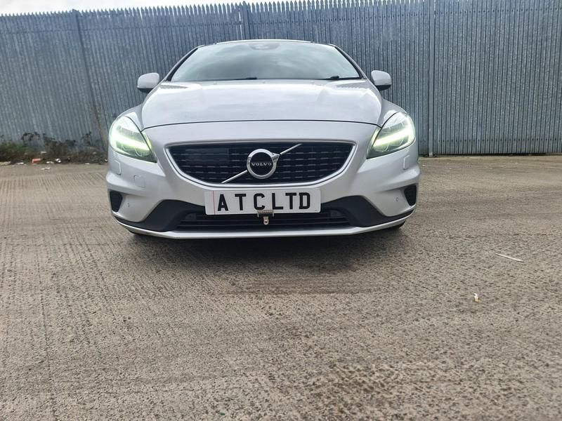 Begagnad Volvo V40 R-Design 2018 Silver Halvkombi