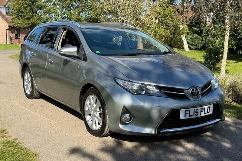 Used 2015 Toyota Auris Touring Sports Estate | £2,948 (Fair price) - Image 1/1