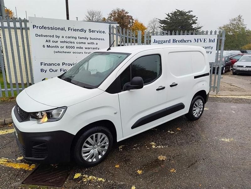 White Used 2020 Peugeot Partner MPV | £11,450 (Fair price) - Image 1/4