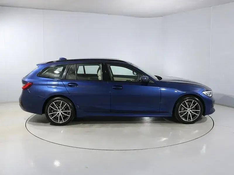 Used BMW 330 Sport Line 258 HP (189 kW) 2019 Blue Estate