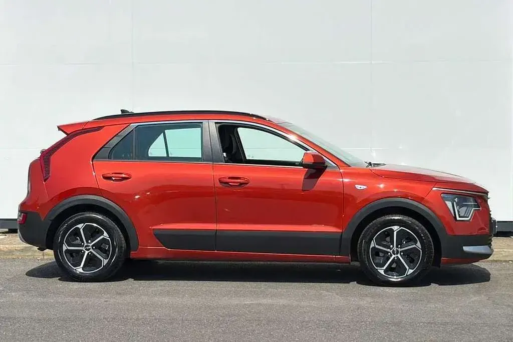 Used Kia Niro 139 HP (102 kW) 2023 Orange SUV