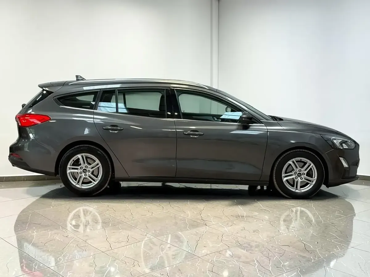 Used Ford Focus Zetec 95 HP (69 kW) 2020 Grey Estate
