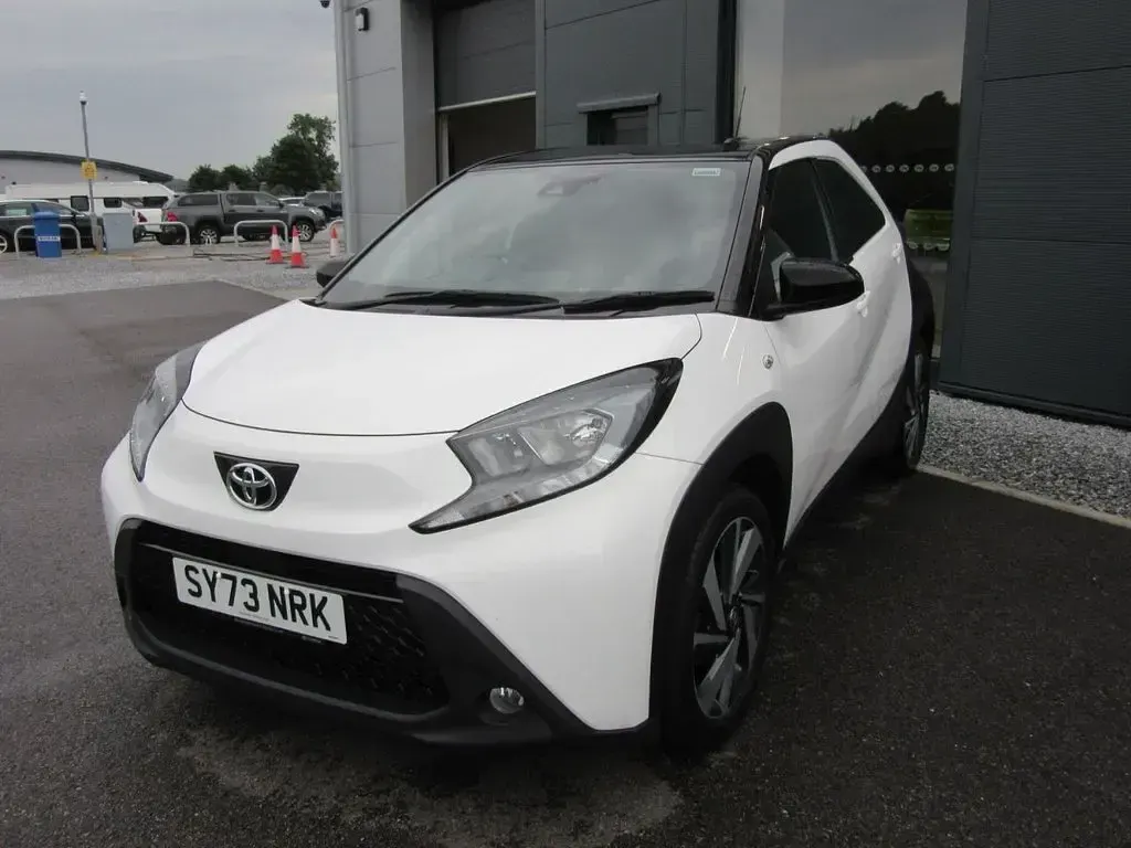 Used Toyota Aygo X 72 HP (52 kW) 2023 White SUV