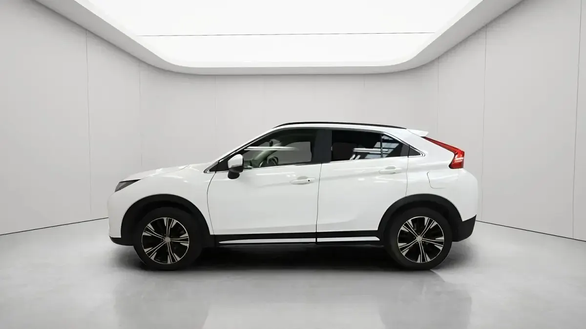 Used Mitsubishi Eclipse 2018 White Hatchback