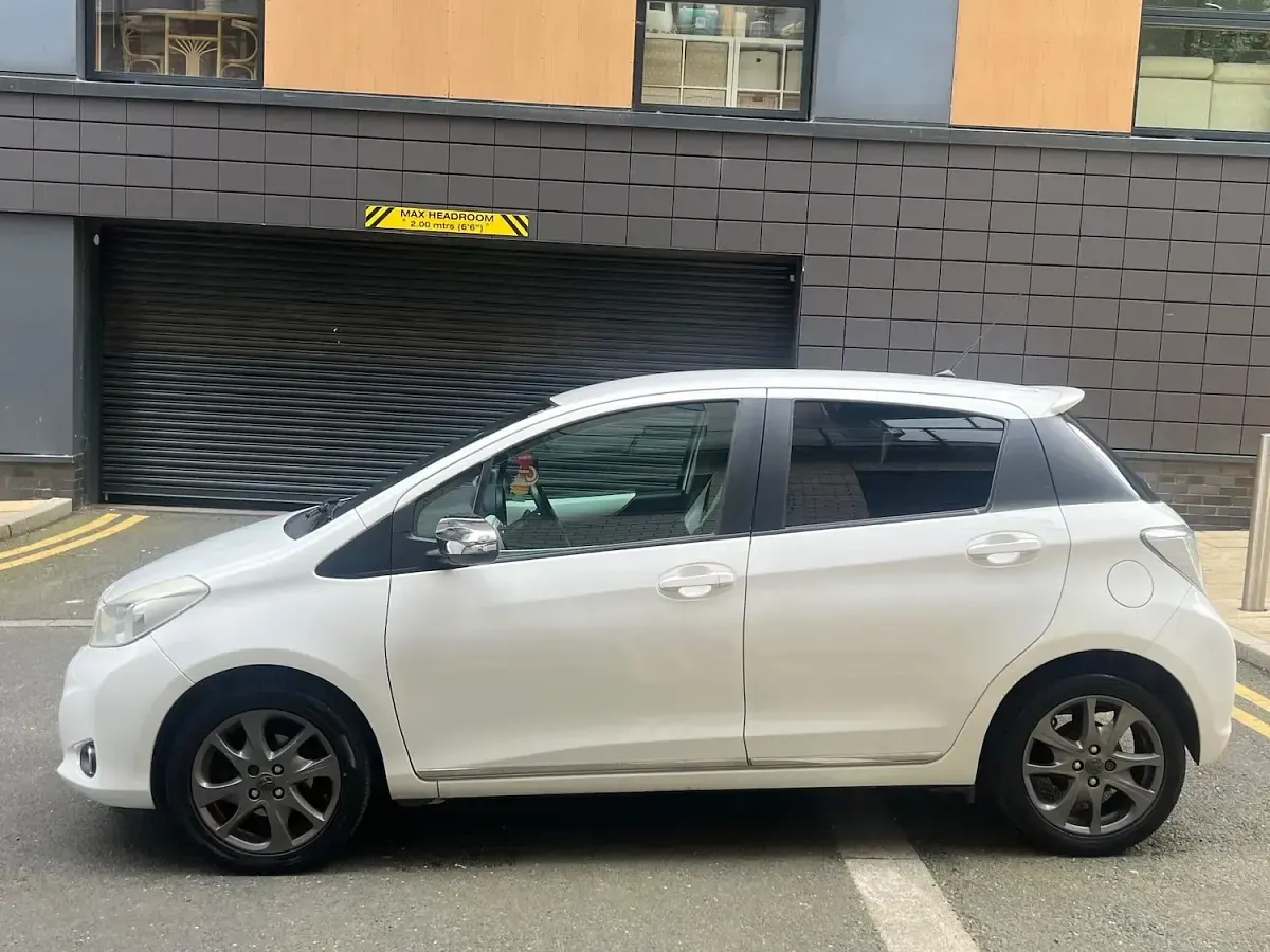 Used Toyota Yaris Trend 2013 White Hatchback
