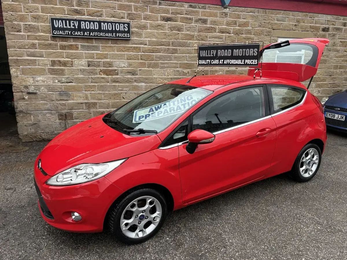 Used Ford Fiesta Zetec 82 HP (60 kW) 2012 Red Hatchback
