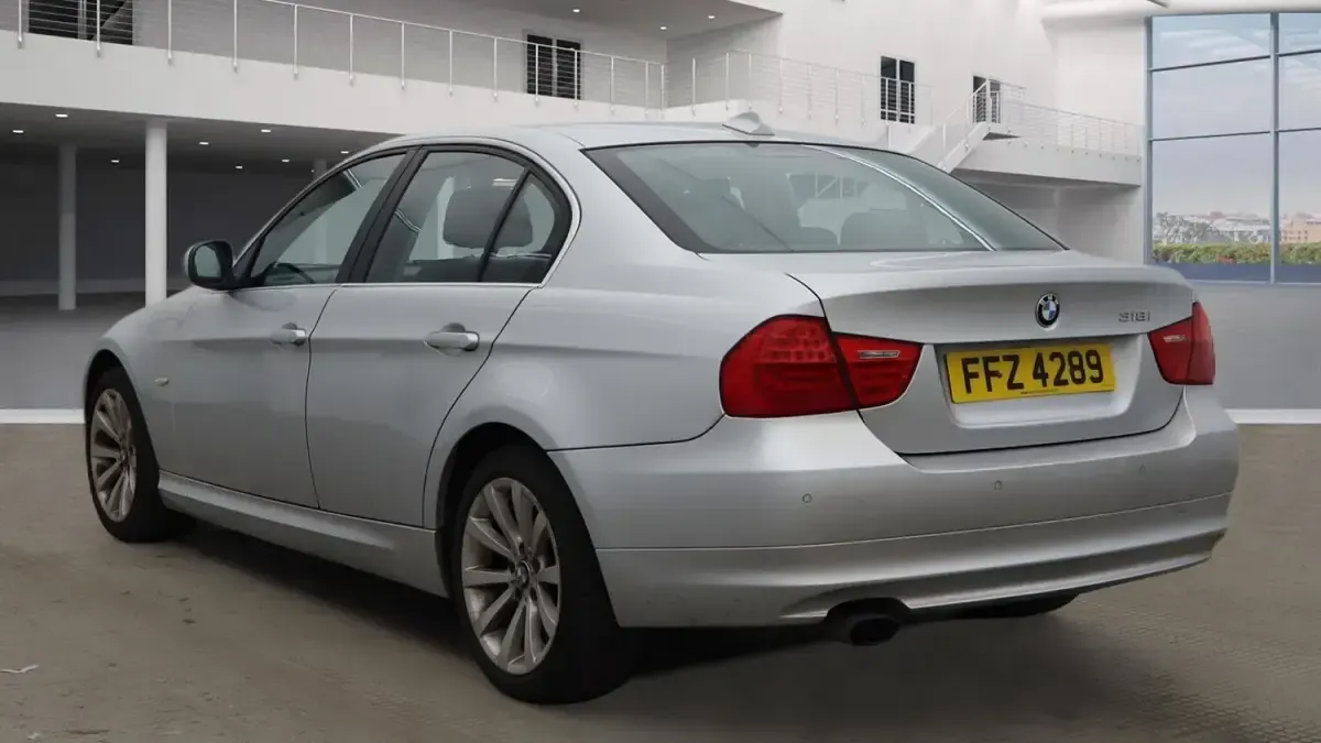 Used BMW 318 Exclusive 2011 Silver Sedan
