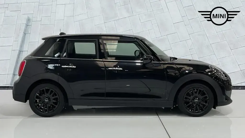 Used Mini Cooper Classic 134 HP (98 kW) 2023 Black Hatchback