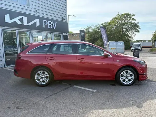Used Kia Ceed 2022 Red Hatchback