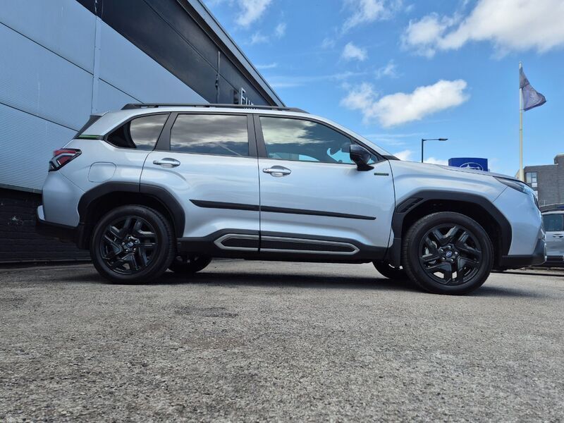 Begagnad Subaru Forester 2025 Silver SUV