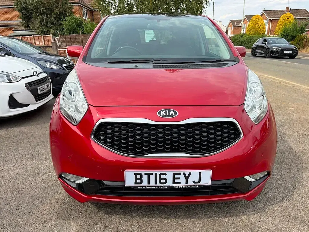 Used Kia Venga 123 HP (90 kW) 2016 Red Hatchback