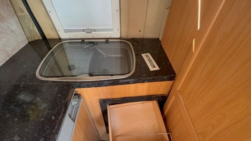 Image 2/4