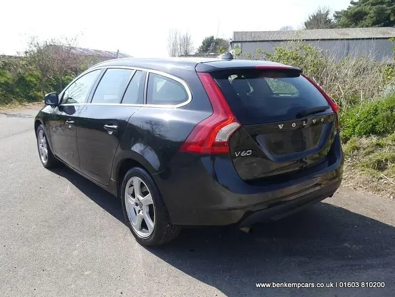 Used Volvo V60 SE Lux 180 HP (132 kW) 2013 Black Estate