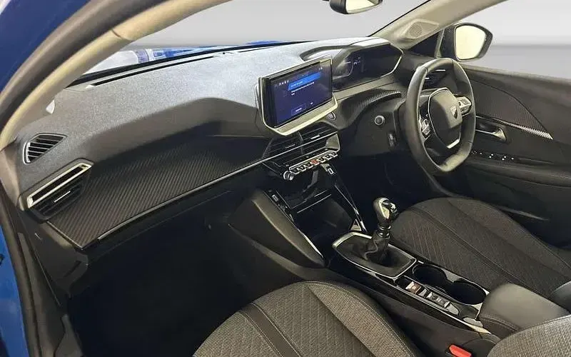 Used Peugeot 208 Allure 101 HP (74 kW) 2024 Blue Hatchback