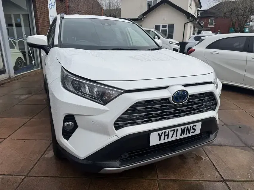 Used Toyota RAV4 Design 222 HP (163 kW) 2021 White SUV