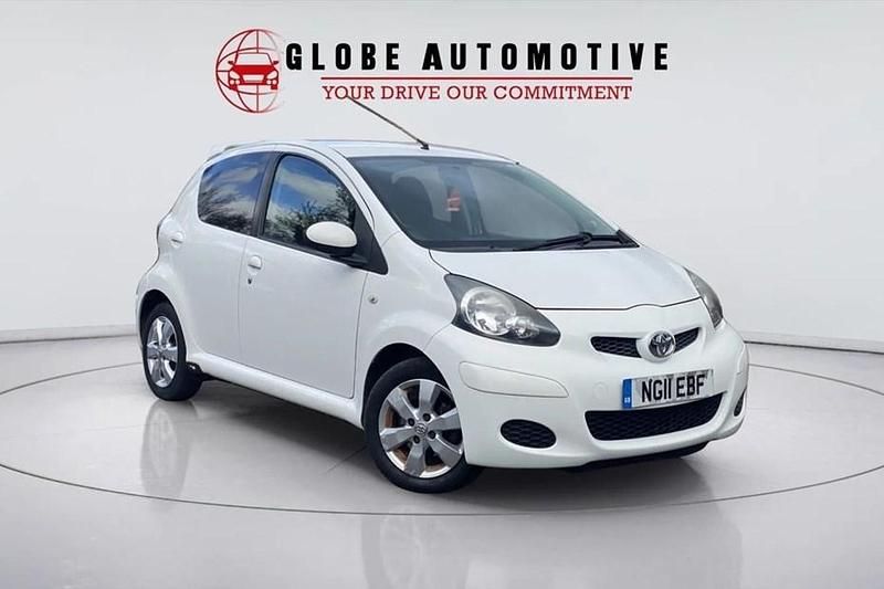 Used Toyota Aygo 68 HP (50 kW) 2011 White Hatchback