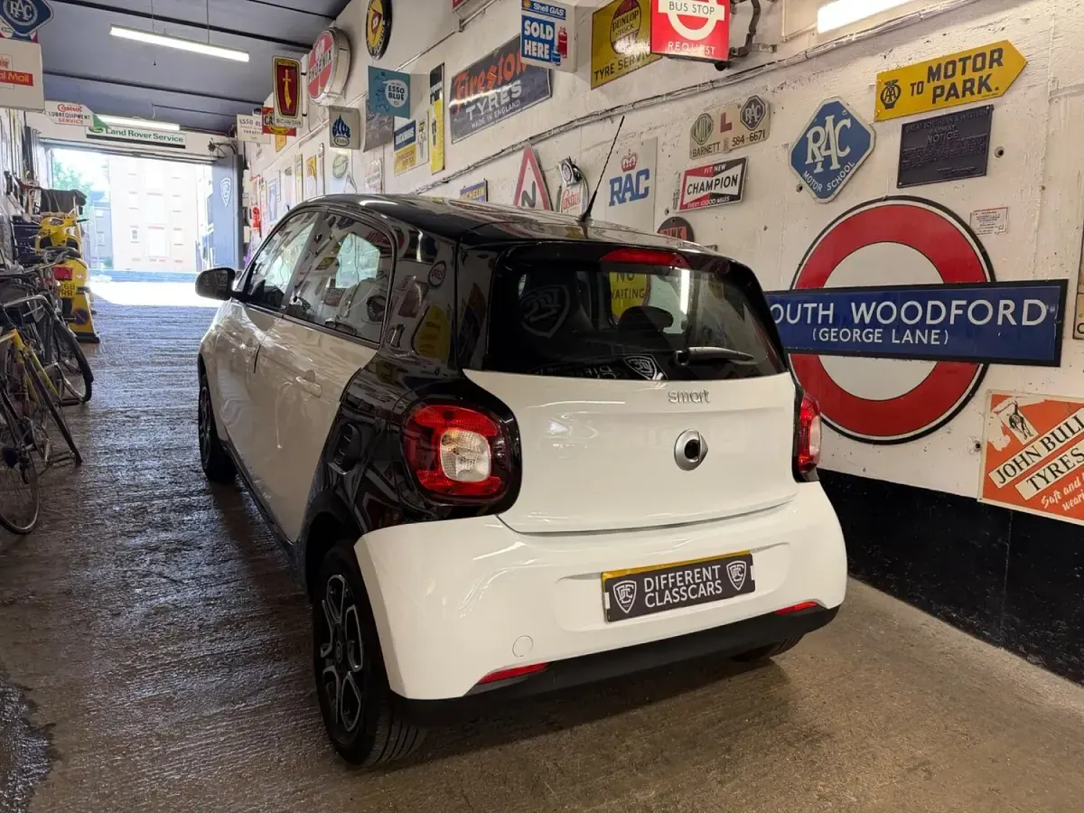 Used Smart ForFour Prime 71 HP (52 kW) 2019 Black Hatchback