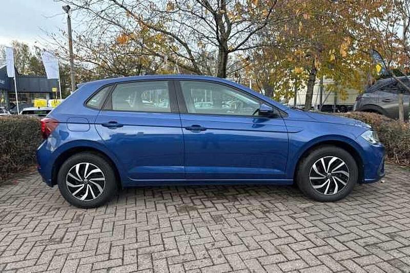 Used VW Polo Life 95 HP (69 kW) 2024 Blue Hatchback