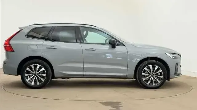 Usado Volvo XC60 Plus 247 HP (181 kW) 2025 Cinzento SUV