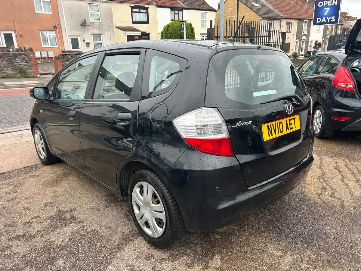 Used Honda Jazz S 90 HP (66 kW) 2010 Black Hatchback
