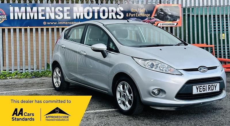 Used Ford Fiesta Zetec 70 HP (51 kW) 2011 Silver Hatchback