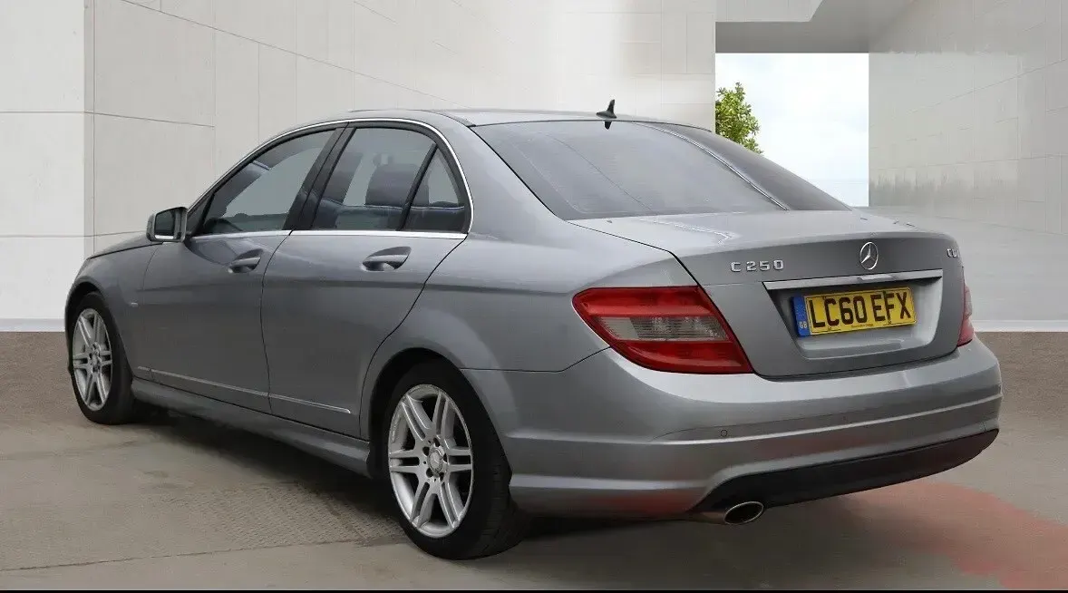 Used Mercedes C250 204 HP (150 kW) 2010 Silver Sedan