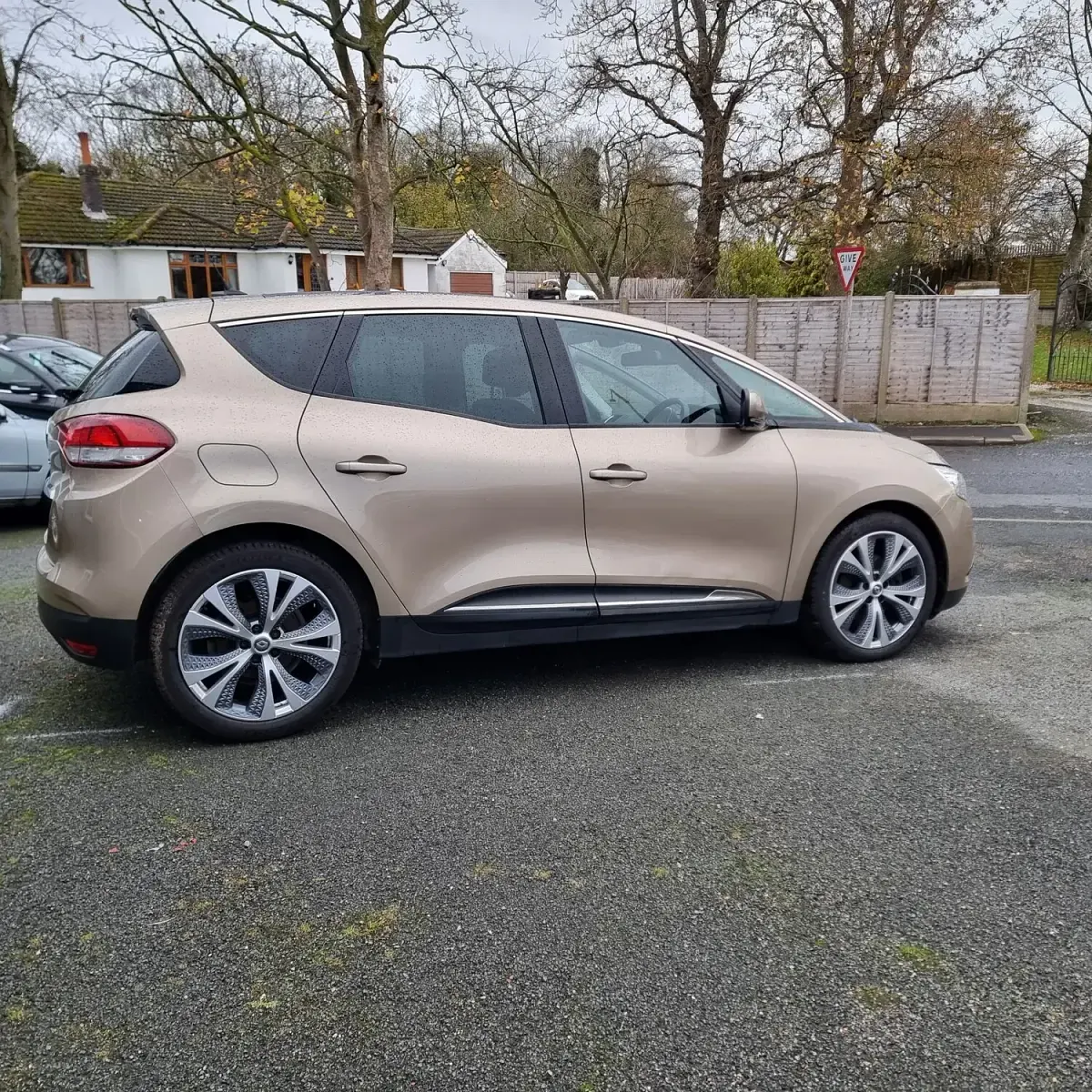 Used Renault Scénic IV Dynamique 110 HP (80 kW) 2017 Beige MPV