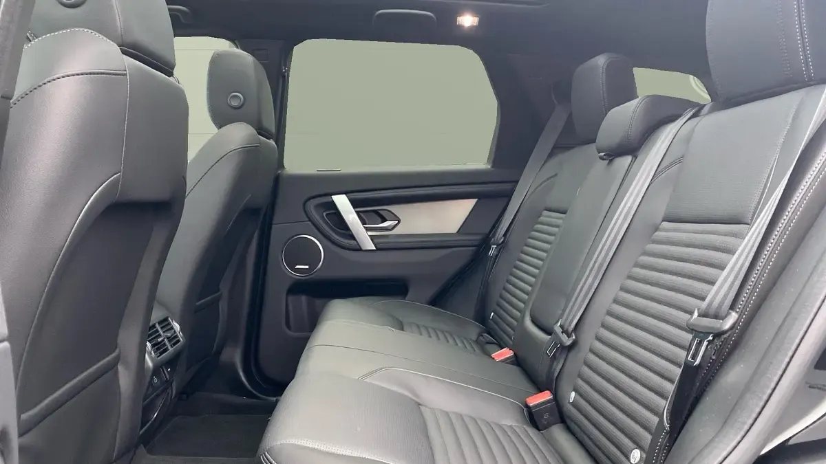 Used Land Rover Discovery 5 SE Dynamic 204 HP (150 kW) 2024 Black SUV