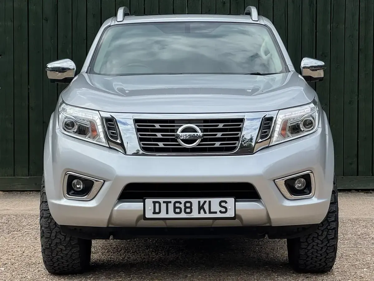 Used Nissan Navara Tekna 190 HP (139 kW) 2019 Silver Pickup