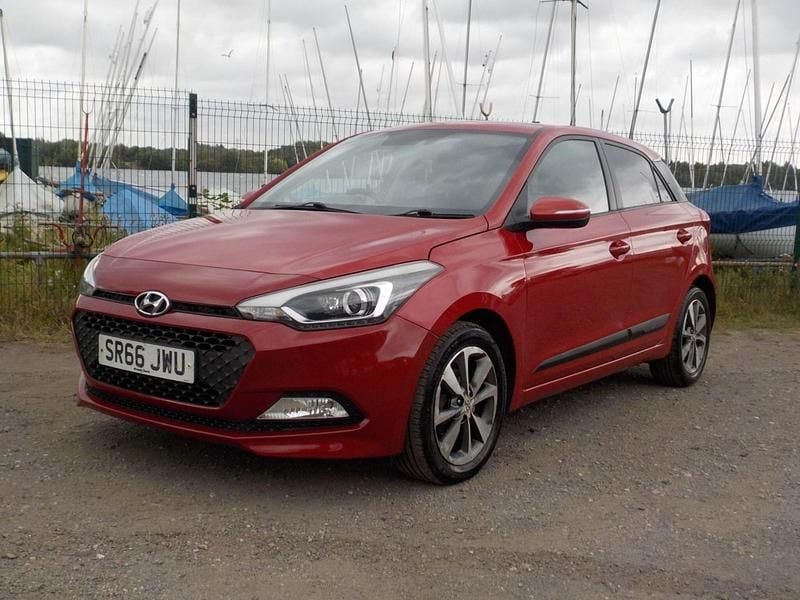 Red Used 2016 Hyundai i20 Premium Hatchback | £4,595 (Fair price) - Image 1/4