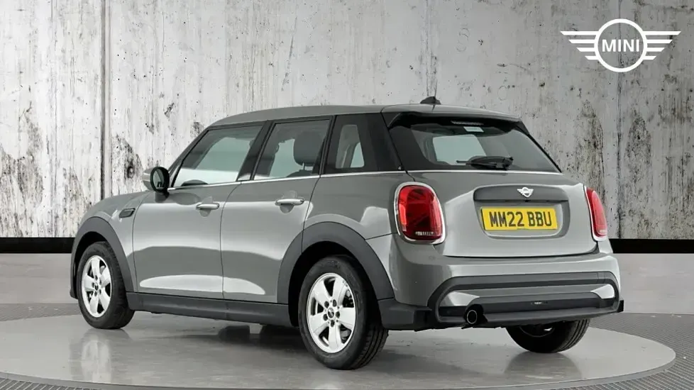 Usado Mini ONE Classic 101 CV (74 kW) 2022 Gris Utilitario