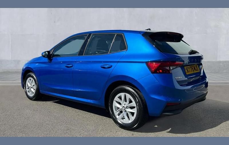 Used Skoda Fabia SE 80 HP (58 kW) 2025 Race blue metallic Hatchback