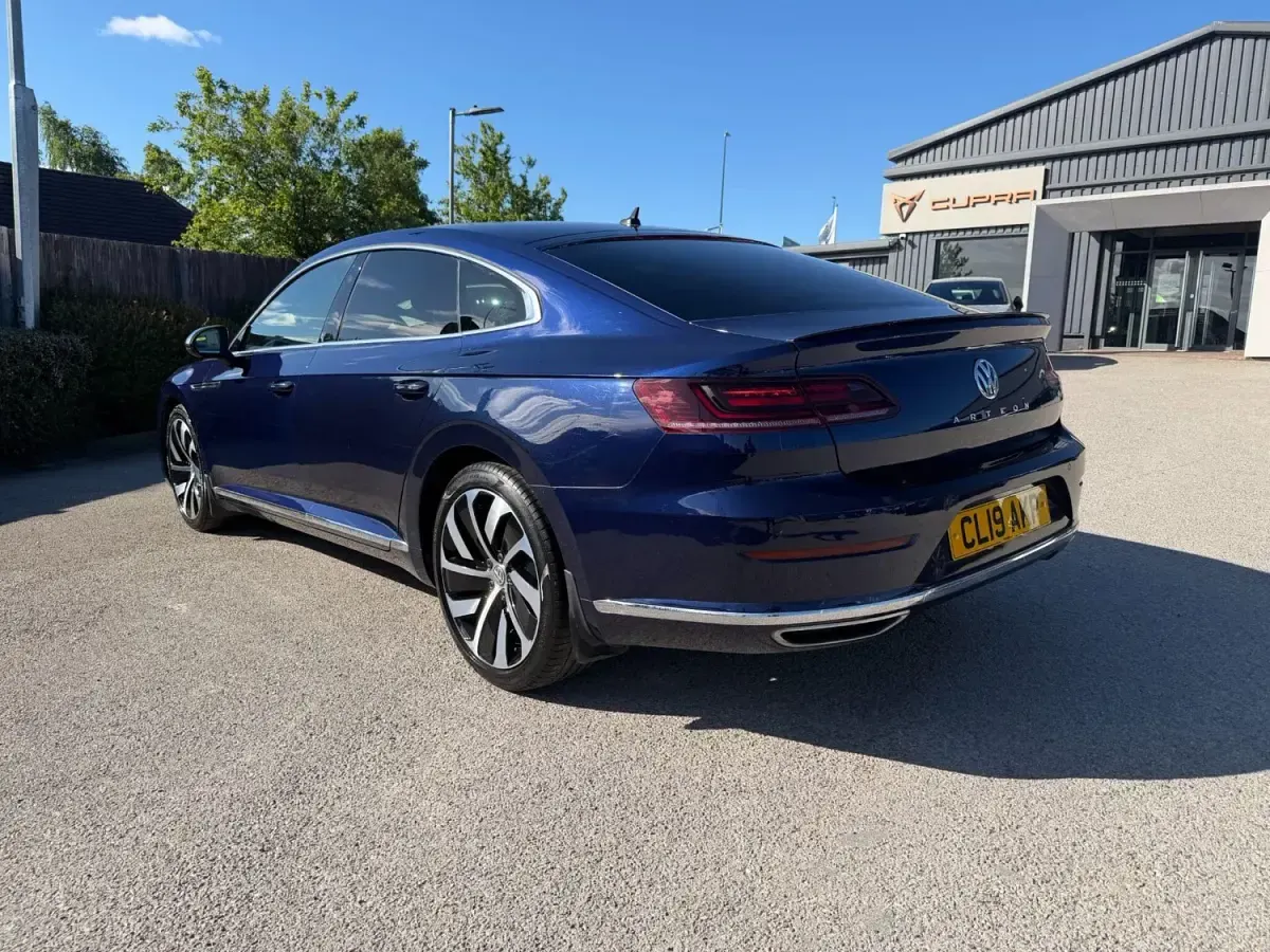 Begagnad VW Arteon R-line 190 HK (139 kW) 2019 Blå Halvkombi