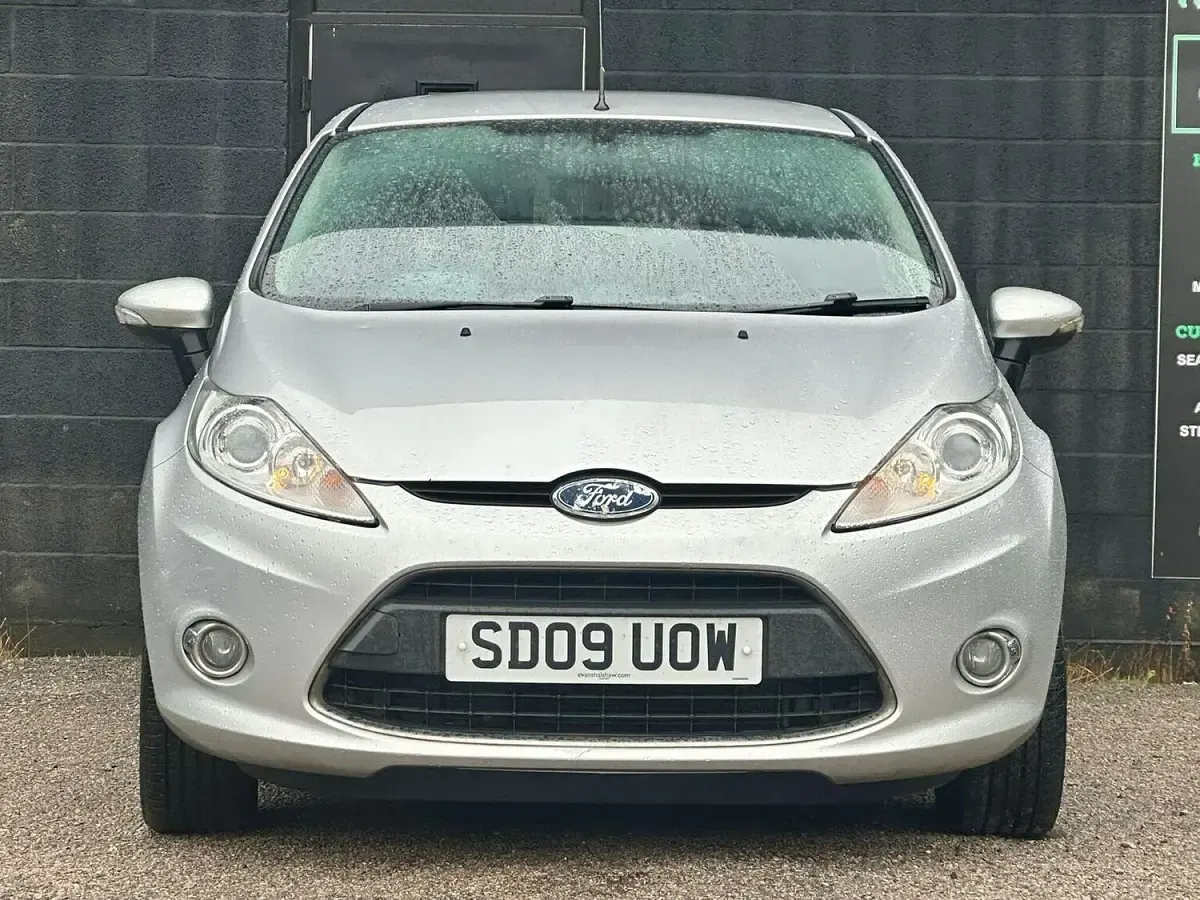 Used Ford Fiesta Zetec 82 HP (60 kW) 2009 Silver Hatchback