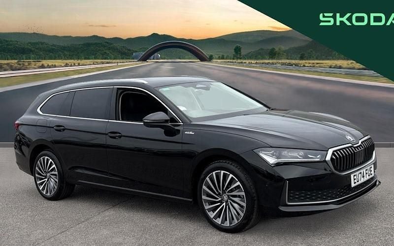 Used 2026 Skoda Superb Estate | £34,098 - Image 1/4